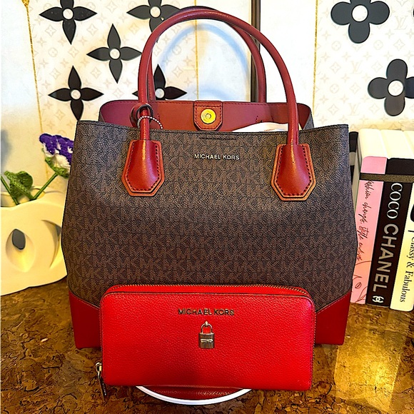 Michael Kors shoulder bag with matching wallet set - Picture 1 of 17